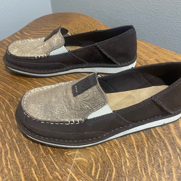 Ariat Suede Floral Metallic Casual Slip-On Cruiser Moc-Toe. Only worn once! - Picture 3 of 7